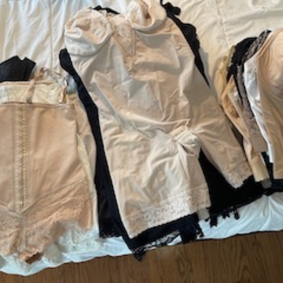 Vintage and Retro Lingerie and Shapewear Collection - Picture 5 of 10